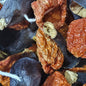 Natuurlijke mix van gedroogde paprika's en aubergines, perfect voor het bereiden van mediterrane gerechten. Verkrijgbaar bij Mijn winkel - Gedroogde Paprika & Aubergine mix.