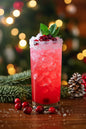 Verfrissende cranberrycocktail met ijs en munt, gemaakt met Cranberry Siroop van Mijn winkel.