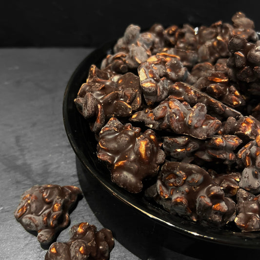 Choco Pindarots Puur van Mijn winkel, een smakelijke mix van knapperige pinda's omhuld met rijke pure chocolade, perfect voor een zoete snack.