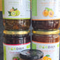 Actiepakket Jams van Mijn winkel met handgemaakte jams: kiwi, aardbei, abrikoos en sinaasappel in kleurrijke potten.