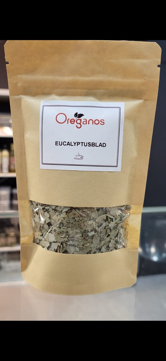 Verpakking van Eucalyptusblad Thee van Mijn winkel, met een duidelijk label en zichtbare eucalyptus bladeren in de zak.