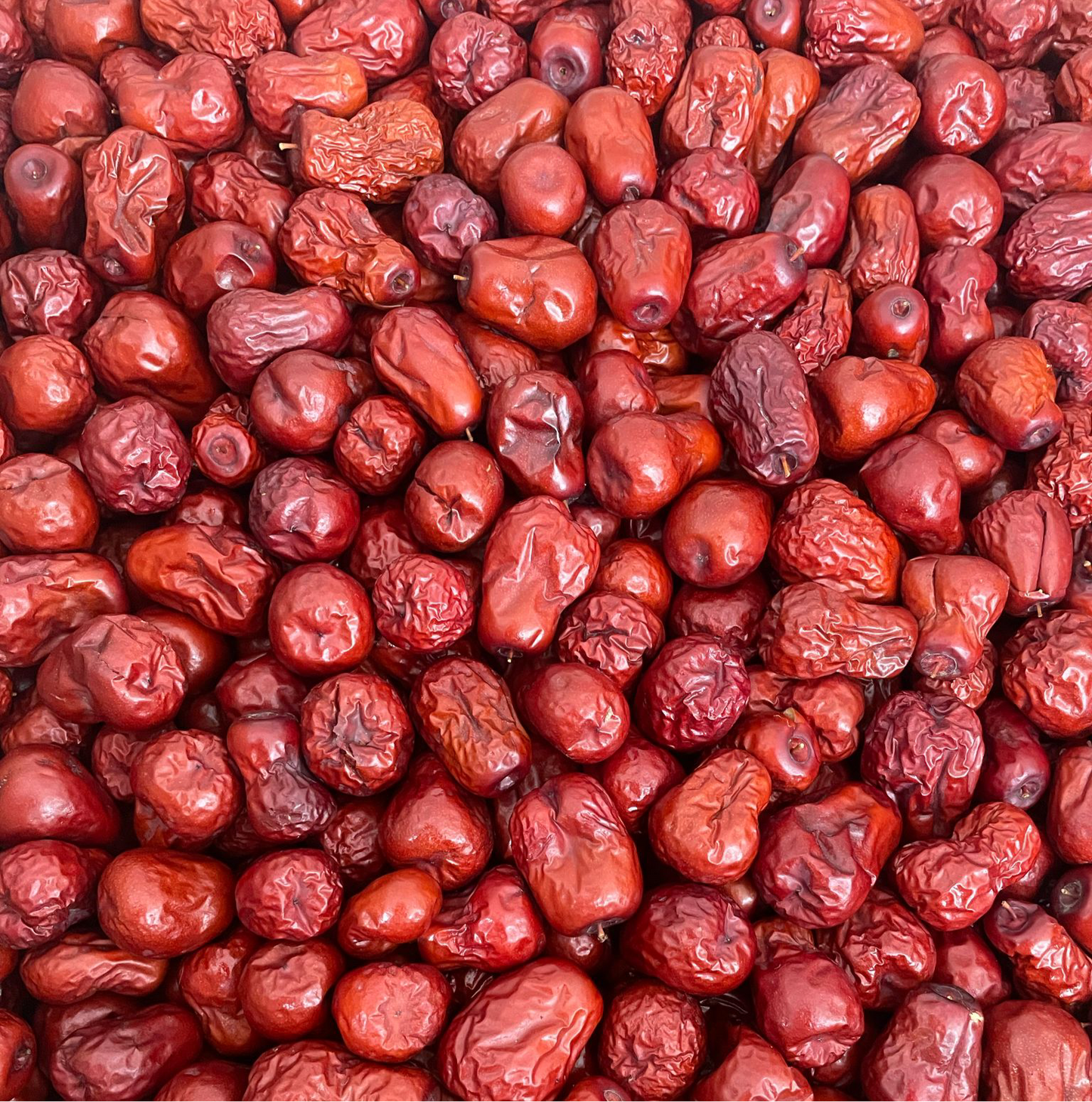 Een overvloed aan gedroogde Jujube bessen, ook wel bekend als Hunnap, van Mijn winkel. Geniet van de rijke kleur en textuur van deze gezonde snack.