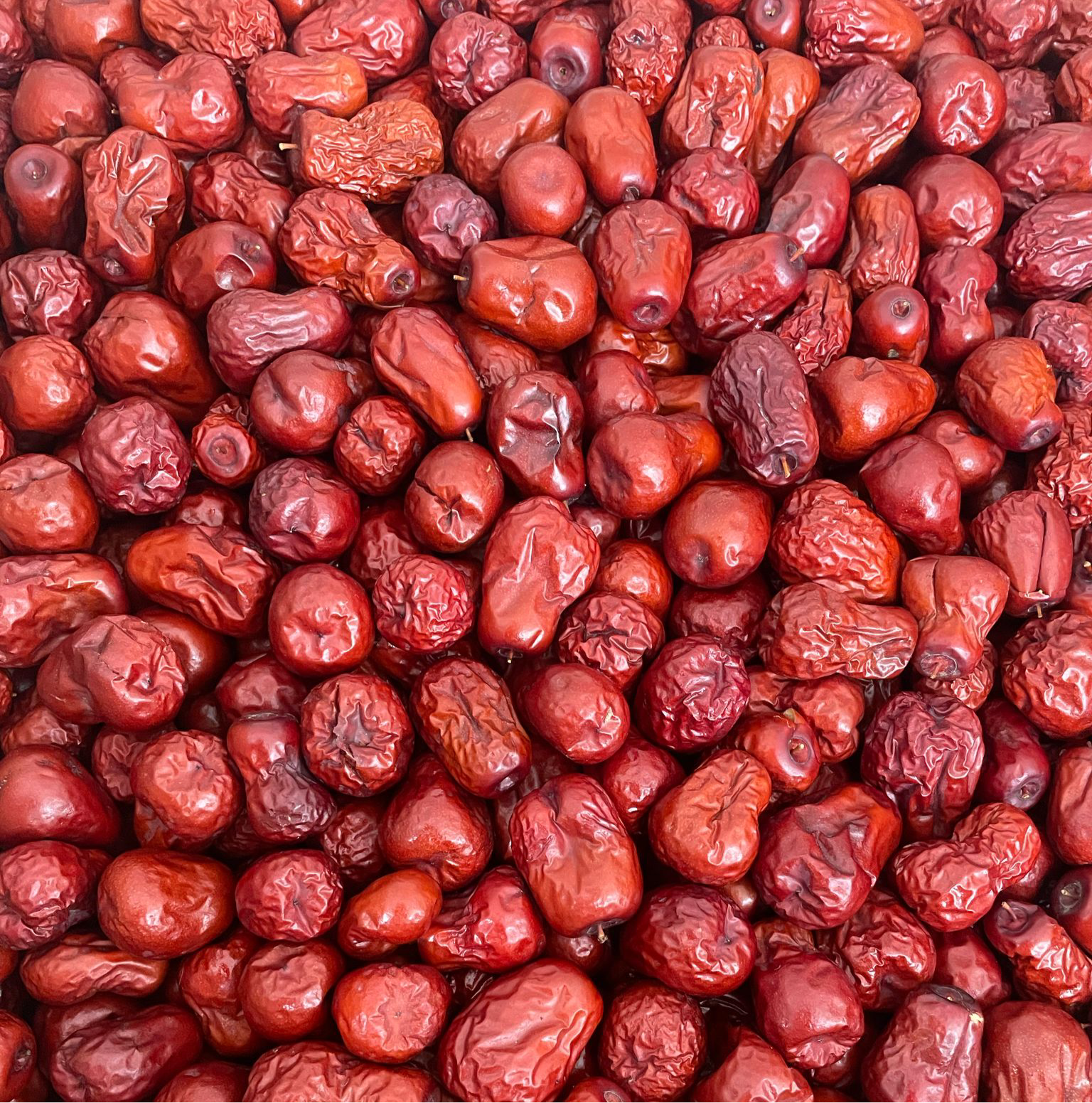 Een overvloed aan gedroogde Jujube bessen, ook wel bekend als Hunnap, van Mijn winkel. Geniet van de rijke kleur en textuur van deze gezonde snack.
