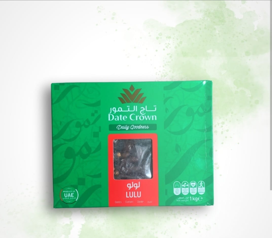 Lulu Dadels van Mijn winkel, verpakt in een groene doos met gouden accenten. De premium dadels hebben een zachte textuur en zijn perfect als gezonde snack. Ideaal voor liefhebbers van zoetigheid uit Saoedi-Arabië.