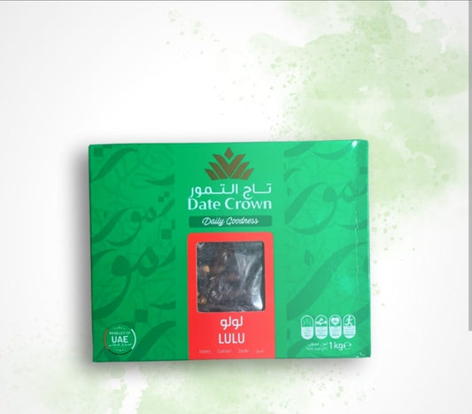 Lulu Dadels van Mijn winkel, verpakt in een groene doos met gouden accenten. De premium dadels hebben een zachte textuur en zijn perfect als gezonde snack. Ideaal voor liefhebbers van zoetigheid uit Saoedi-Arabië.