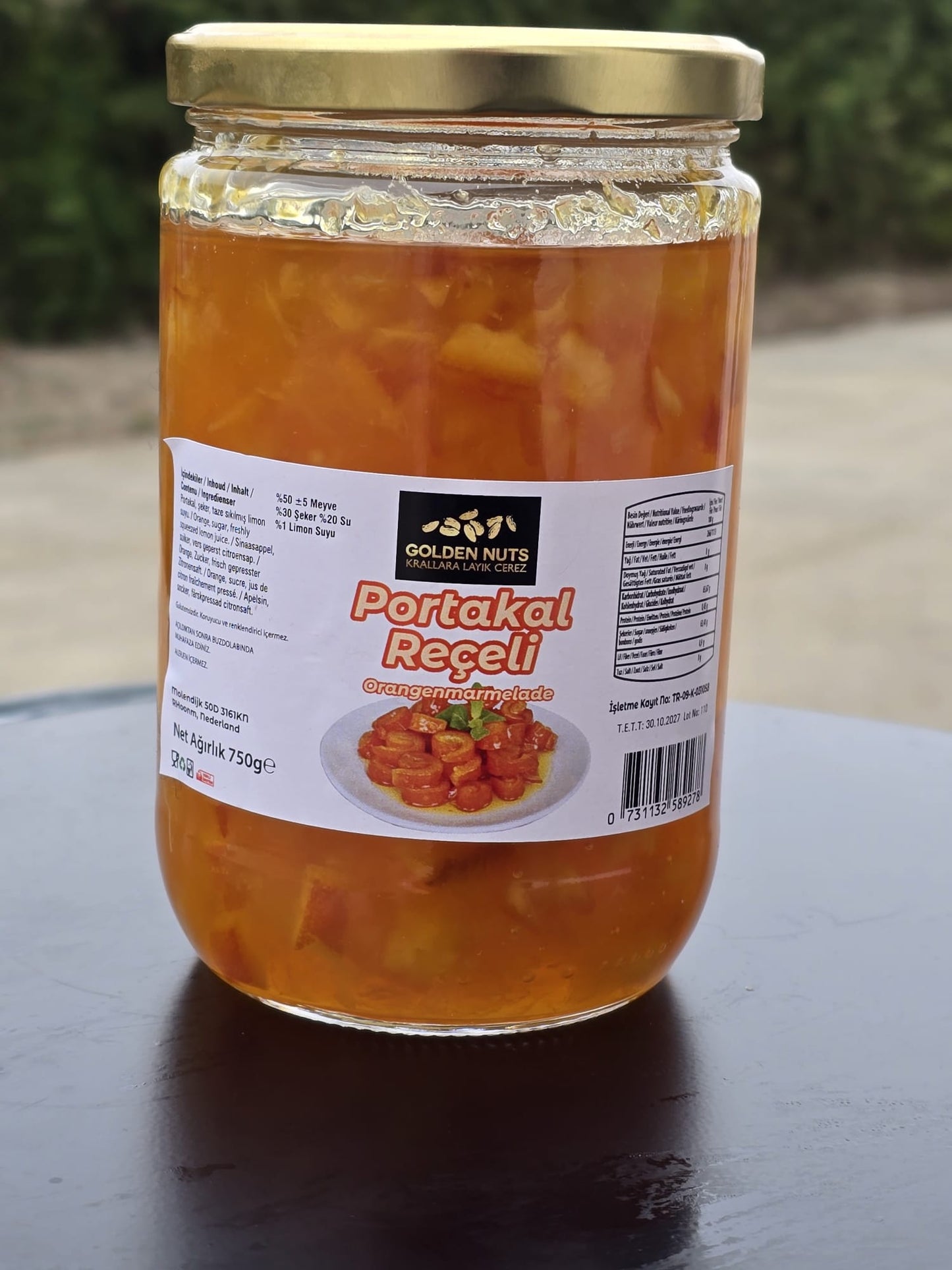 Orangenmarmelade mit ganzen Orangenstücken