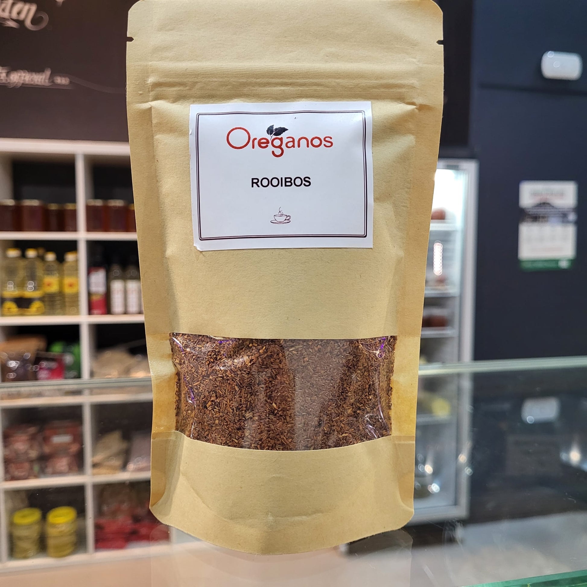 Verpakking van Rooibos Thee van Mijn winkel, met een duidelijke label van Oreganos, ideaal voor een gezonde thee-ervaring.